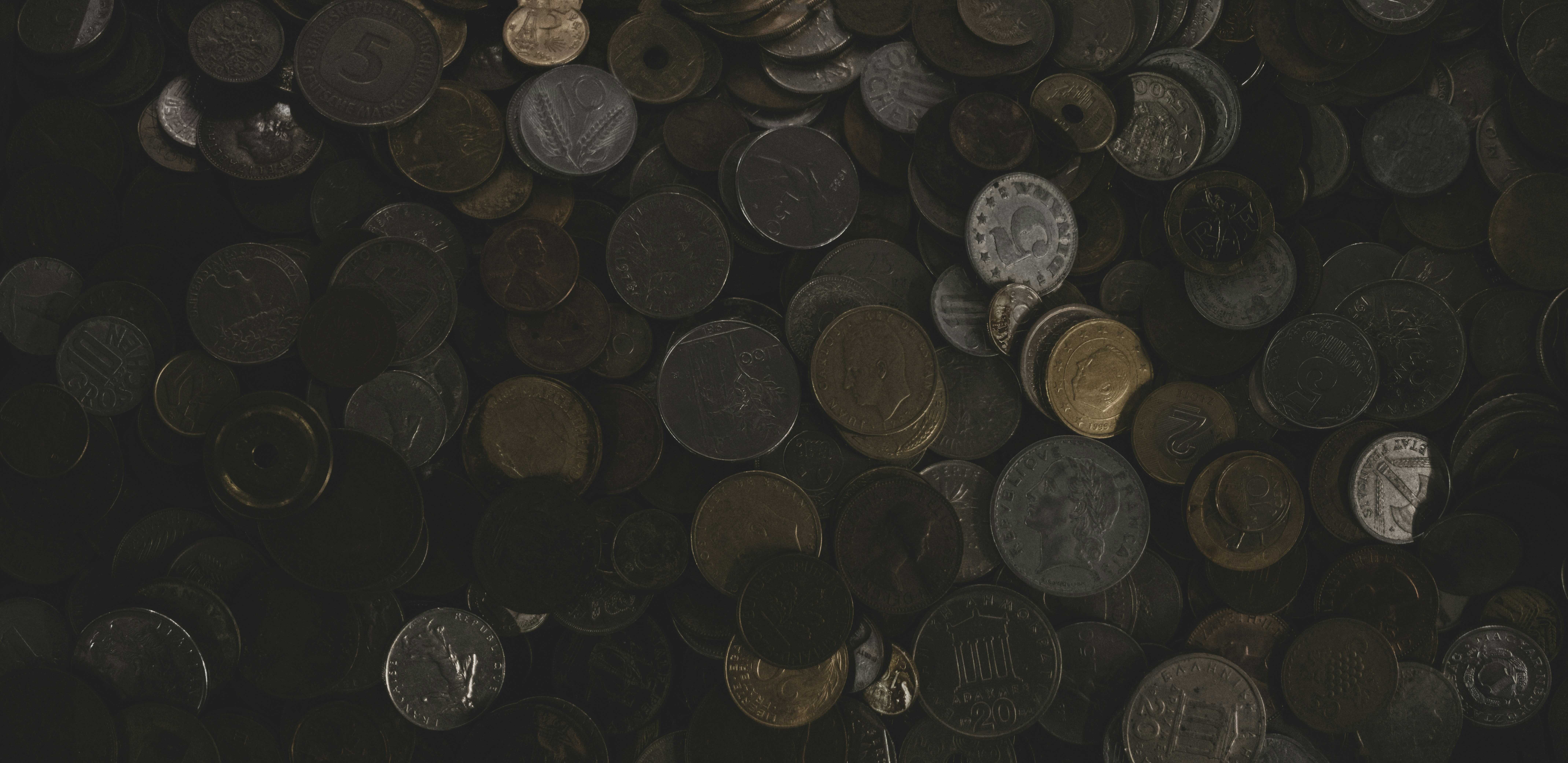 Kundenberater beantwortet Fragen zum Goldankauf